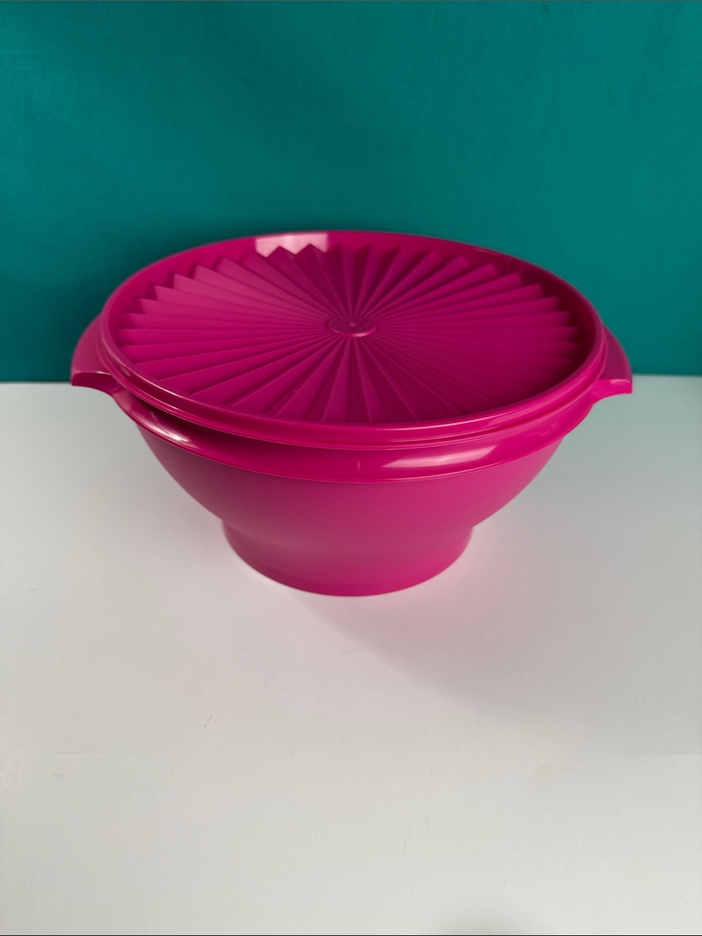 Tupperware Servalier Salad Large Serving Bowl 17 Cup Dark Pink With Pink Seal